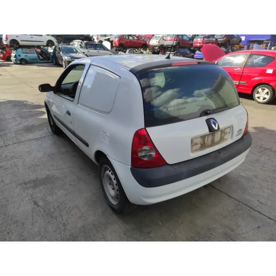 RENAULT CLIO II FASE II (B/CB0) '2006 1.5 DCI DIESEL BLANCO