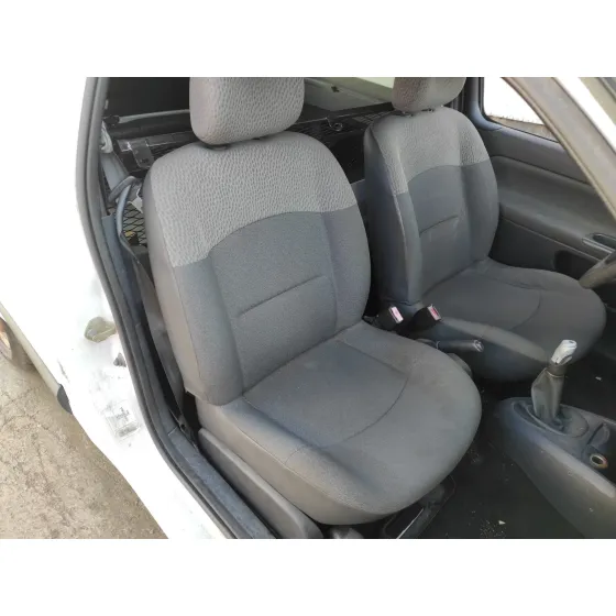 RENAULT CLIO II FASE II (B/CB0) '2006 1.5 DCI DIESEL BLANCO