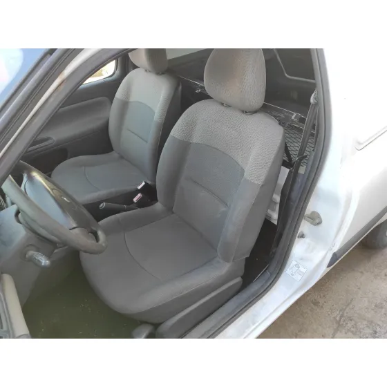RENAULT CLIO II FASE II (B/CB0) '2006 1.5 DCI DIESEL BLANCO
