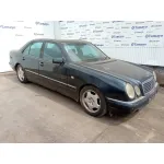 MERCEDES-BENZ CLASE E (W210) BERLINA MERCEDES CLASE E (W210) BERLINA '1998 2.4 V6 18V CAT AZUL 1995