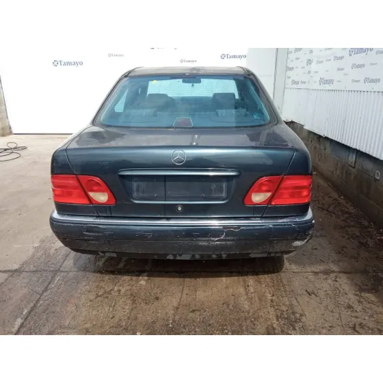 MERCEDES CLASE E (W210) BERLINA '1998 2.4 V6 18V CAT AZUL