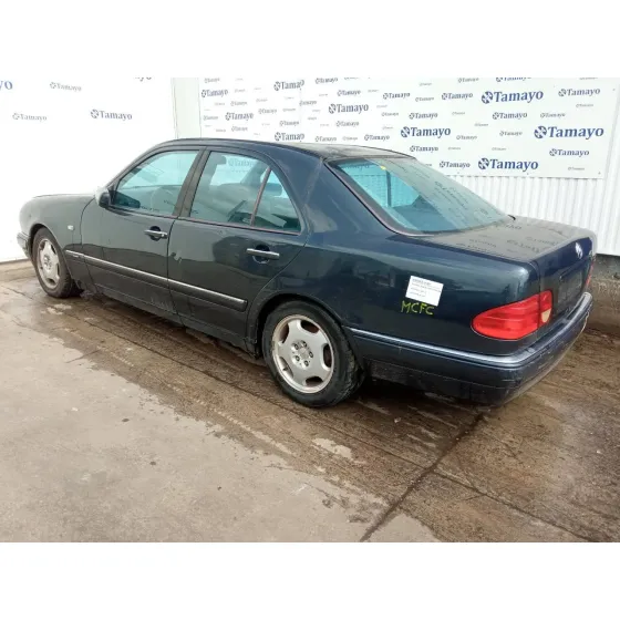 MERCEDES CLASE E (W210) BERLINA '1998 2.4 V6 18V CAT AZUL