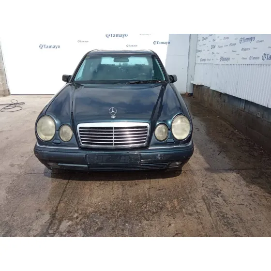MERCEDES CLASE E (W210) BERLINA '1998 2.4 V6 18V CAT AZUL