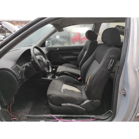 VOLKSWAGEN GOLF IV BERLINA (1J1) '1999 * PLATA
