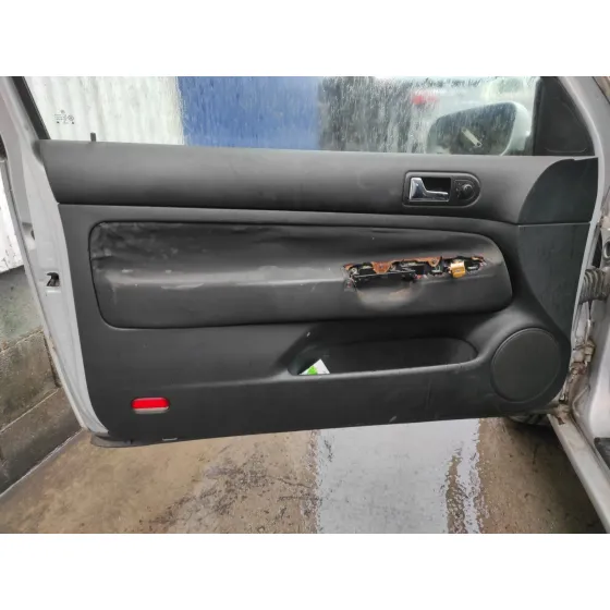 VOLKSWAGEN GOLF IV BERLINA (1J1) '1999 * PLATA
