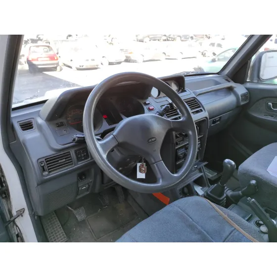 MITSUBISHI MONTERO (V20/V40) '2000 2.8 TURBODIESEL BLANCO