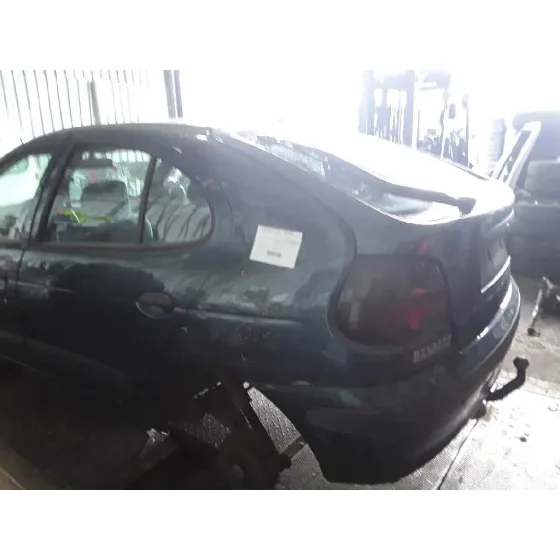 RENAULT MEGANE I BERLINA HATCHBACK (BA0) '1998 1.9 DIESEL VERDE