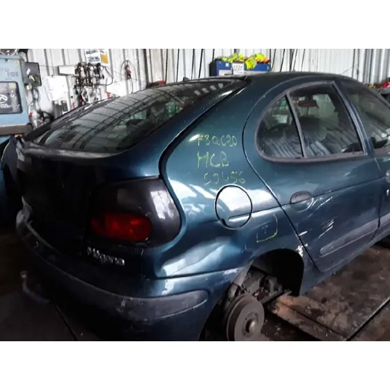RENAULT MEGANE I BERLINA HATCHBACK (BA0) '1998 1.9 DIESEL VERDE