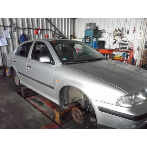 SKODA OCTAVIA BERLINA (1U2) '2000 1.6 PLATA