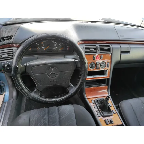 MERCEDES CLASE E (W210) BERLINA '1998 * AZUL