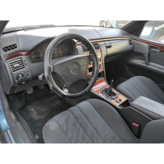 MERCEDES CLASE E (W210) BERLINA '1998 * AZUL