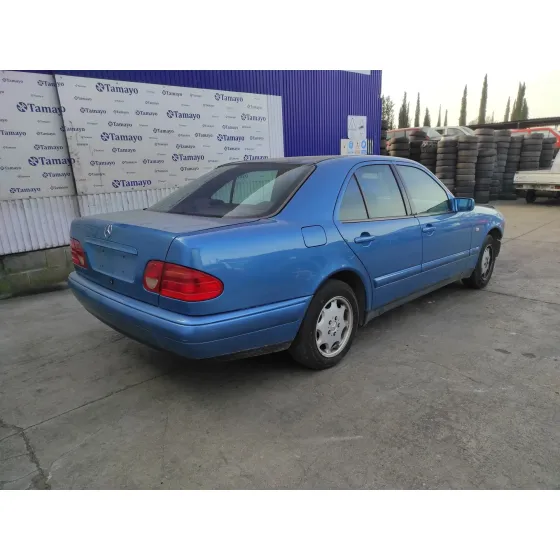 MERCEDES CLASE E (W210) BERLINA '1998 * AZUL