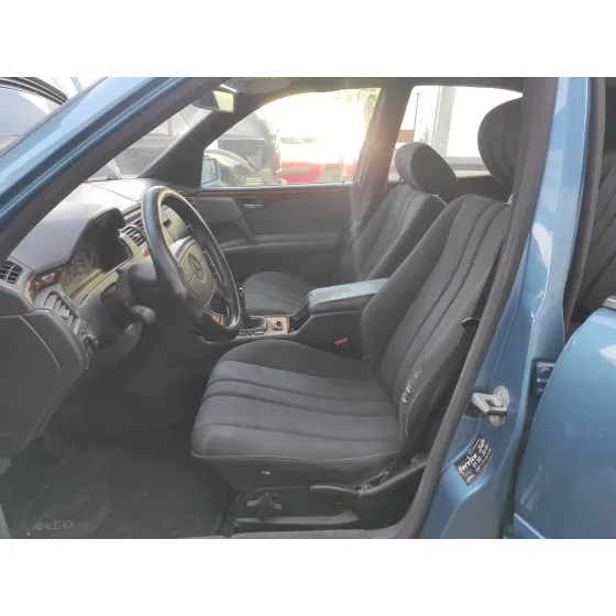 MERCEDES CLASE E (W210) BERLINA '1998 * AZUL