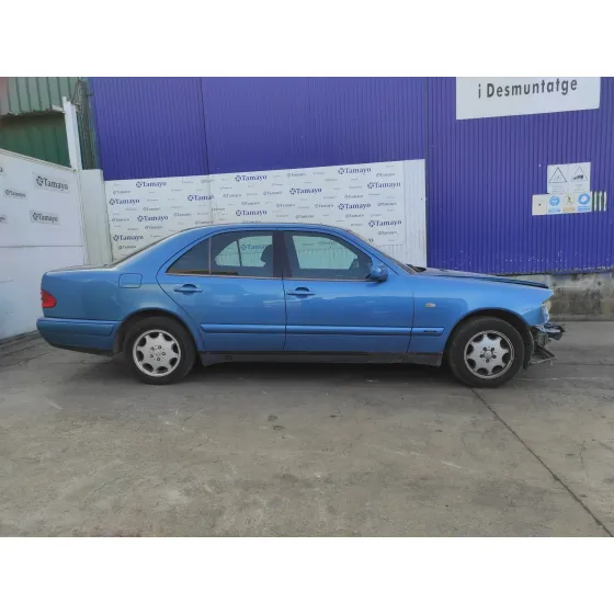 MERCEDES CLASE E (W210) BERLINA '1998 * AZUL