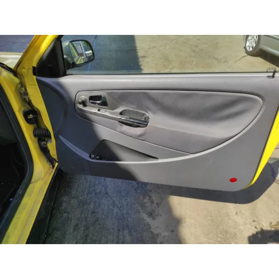 SEAT IBIZA (6K1) '2000 1.4 AMARILLO