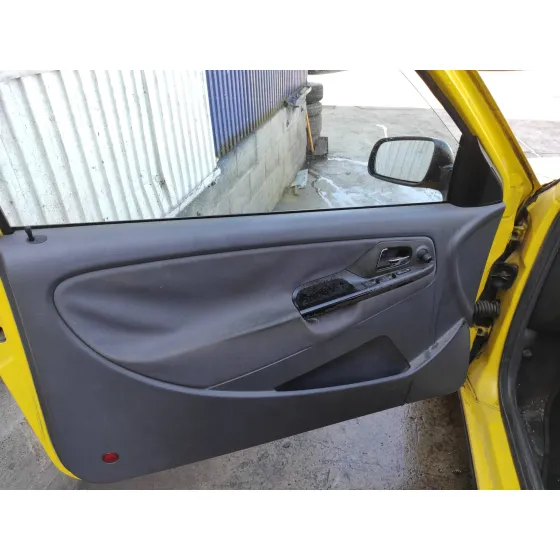 SEAT IBIZA (6K1) '2000 1.4 AMARILLO