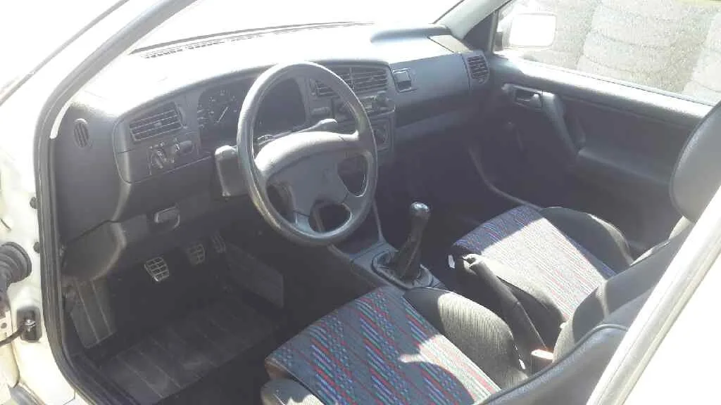 VOLKSWAGEN GOLF III BERLINA (1H1) VOLKSWAGEN GOLF III BERLINA (1H1) '1992 1.9 TURBODIESEL CAT (AAZ) BLANCO 1991