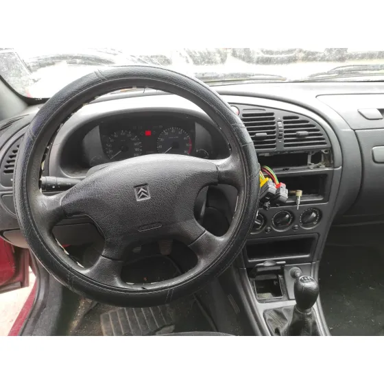 CITROEN XSARA BERLINA '1998 1.6 GRANATE