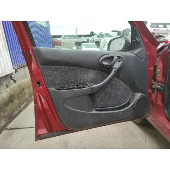 CITROEN XSARA BERLINA '1998 1.6 GRANATE