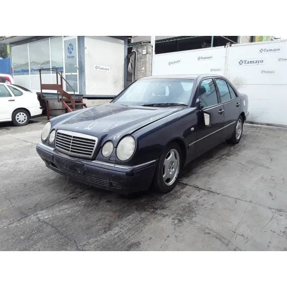 MERCEDES CLASE E (W210) BERLINA '1998 * AZUL