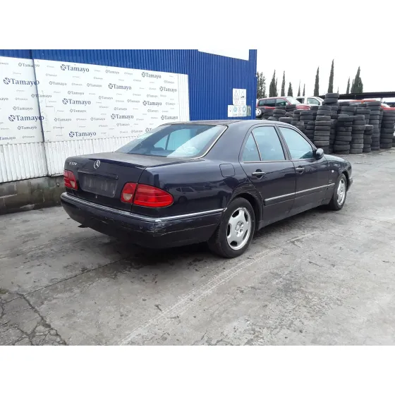 MERCEDES CLASE E (W210) BERLINA '1998 * AZUL