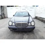 MERCEDES-BENZ CLASE E (W210) BERLINA MERCEDES CLASE E (W210) BERLINA '1998 * AZUL 1995