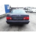 MERCEDES-BENZ CLASE E (W210) BERLINA MERCEDES CLASE E (W210) BERLINA '1998 * AZUL 1995