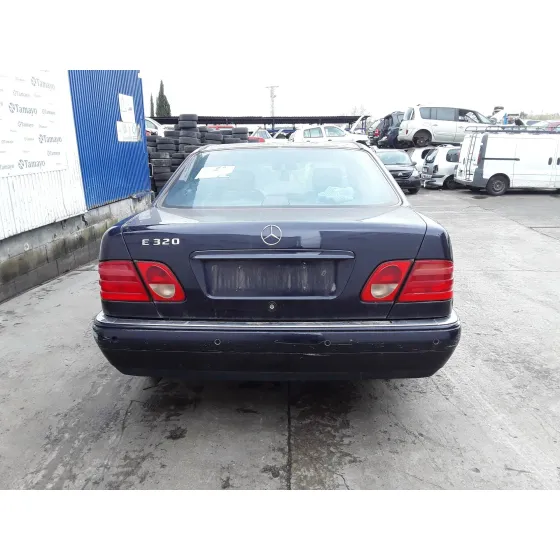 MERCEDES CLASE E (W210) BERLINA '1998 * AZUL