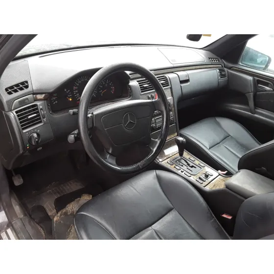 MERCEDES CLASE E (W210) BERLINA '1998 * AZUL