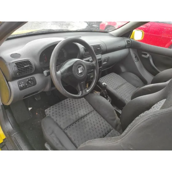 SEAT LEON (1M1) '2000 * AMARILLO