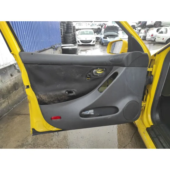 SEAT LEON (1M1) '2000 * AMARILLO