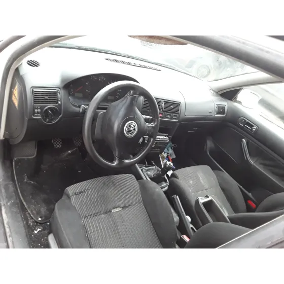VOLKSWAGEN GOLF IV BERLINA (1J1) '1999 1.9 TDI BLANCO