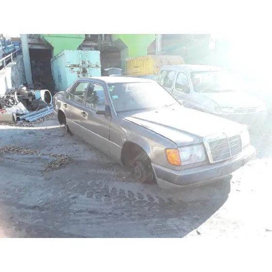 MERCEDES CLASE E (W124) BERLINA '1992 220 E / E 220 (124.022) MARRON