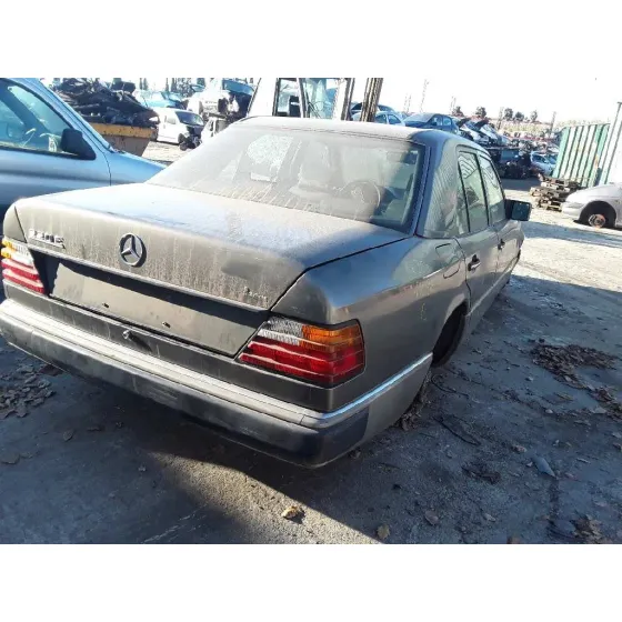 MERCEDES CLASE E (W124) BERLINA '1992 220 E / E 220 (124.022) MARRON