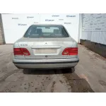 MERCEDES-BENZ CLASE E (W210) BERLINA DIESEL MERCEDES CLASE E (W210) BERLINA DIESEL '1998 2.2 CDI 16V CAT PLATA 1995