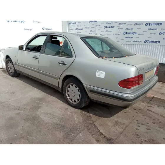 MERCEDES CLASE E (W210) BERLINA DIESEL '1998 2.2 CDI 16V CAT PLATA