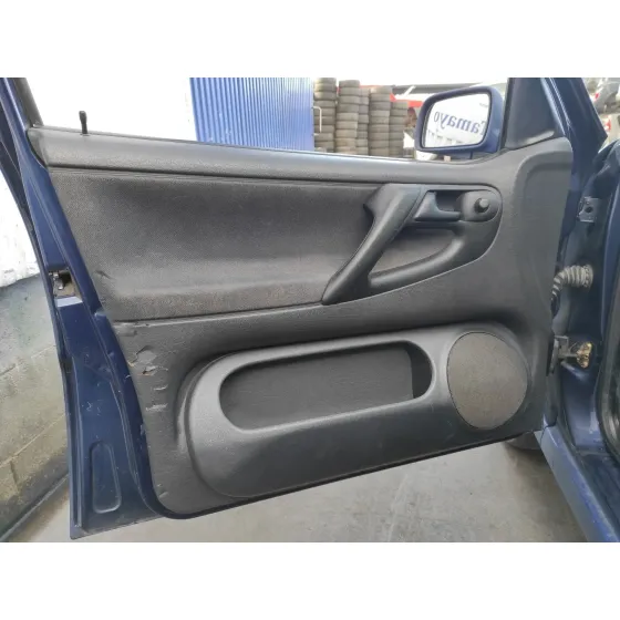 VOLKSWAGEN POLO BERLINA (6N1) '1999 * AZUL