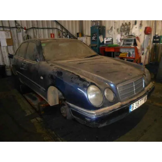 MERCEDES-BENZ BM SERIE 210 BERLINA '1999 230 (210.037) AZUL