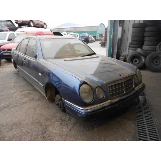 MERCEDES-BENZ BM SERIE 210 BERLINA '1999 230 (210.037) AZUL
