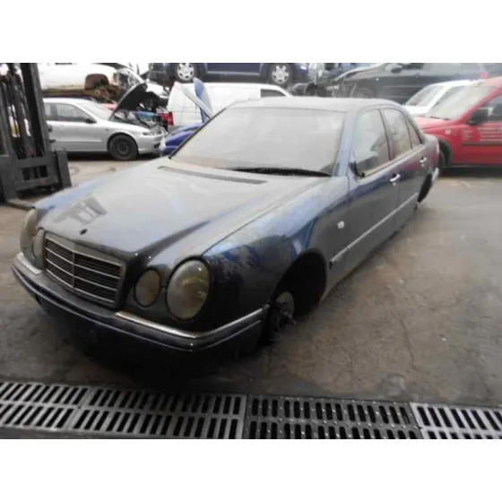 MERCEDES-BENZ BM SERIE 210 BERLINA '1999 230 (210.037) AZUL