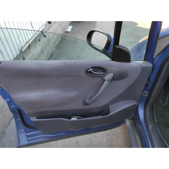MERCEDES CLASE A (W168) '2000 1.9 CAT AZUL