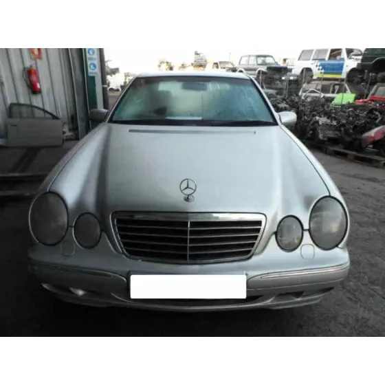 MERCEDES-BENZ BM SERIE 210 BERLINA '2000 * PLATA