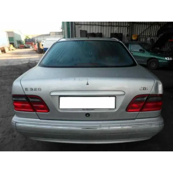 MERCEDES-BENZ BM SERIE 210 BERLINA '2000 * PLATA