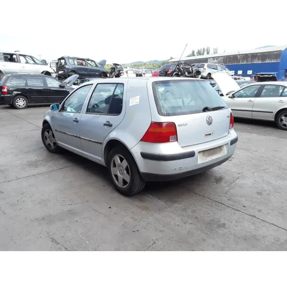 *08-10-25 100-VOLKSWAGEN GOLF IV BERLINA (1J1) '1998 * PLATA