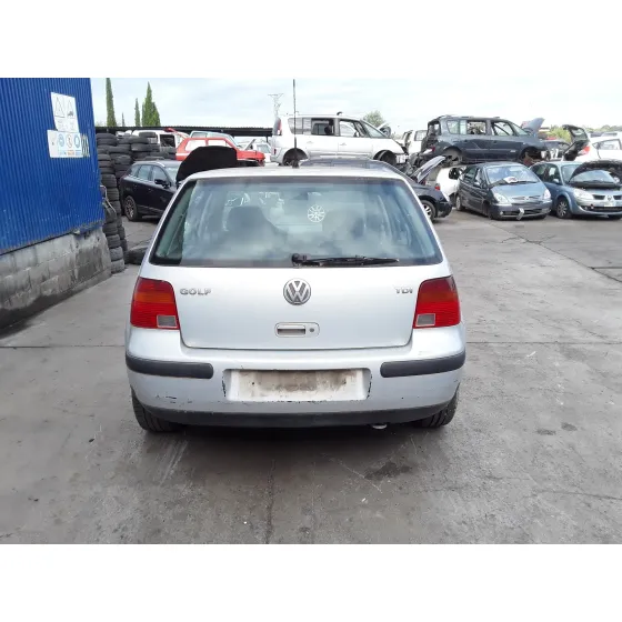*08-10-25 100-VOLKSWAGEN GOLF IV BERLINA (1J1) '1998 * PLATA