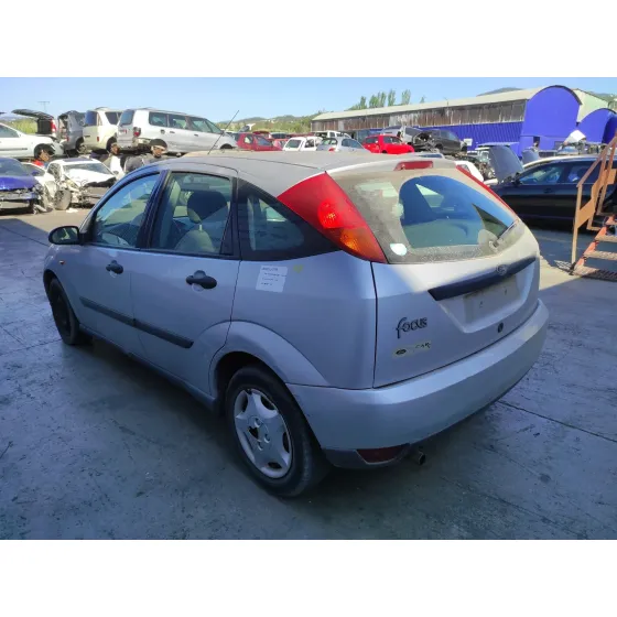 FORD FOCUS BERLINA (CAK) '1999 1.6 16V CAT PLATA
