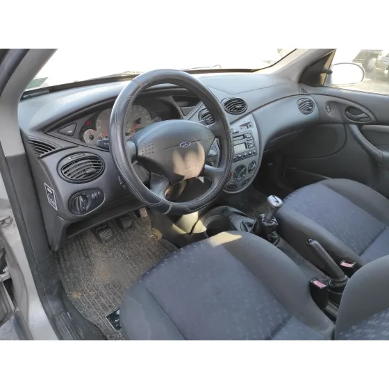 FORD FOCUS BERLINA (CAK) '1999 1.6 16V CAT PLATA