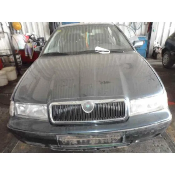 SKODA OCTAVIA BERLINA (1U2) '1998 1.6 NEGRO