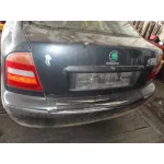 SKODA OCTAVIA BERLINA (1U2) '1998 1.6 NEGRO