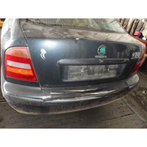 SKODA OCTAVIA BERLINA (1U2) '1998 1.6 NEGRO